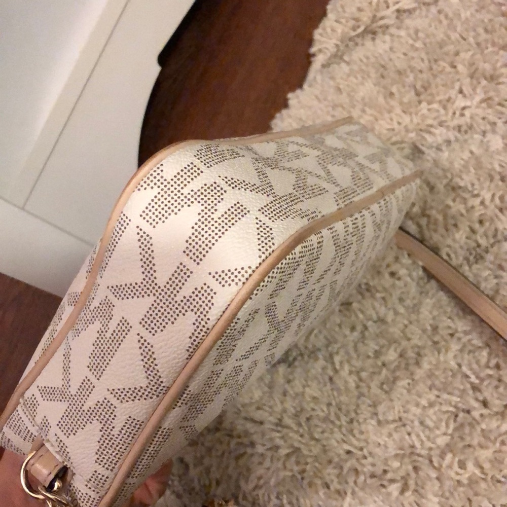 Michael Kors crossbody bag. Great condition. - Picture 5 of 8